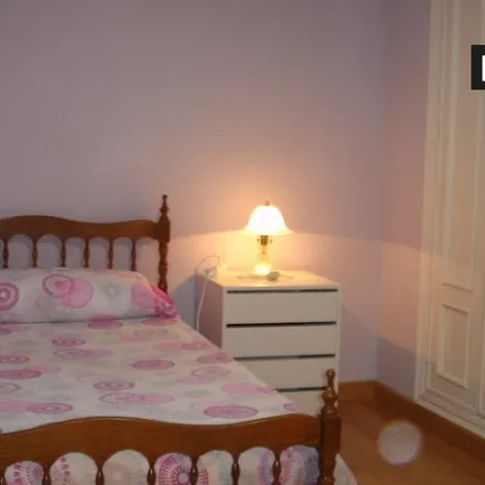 Rent this 5 bed room on Mis pollitos in Cuesta de San Blas, 37007 Salamanca