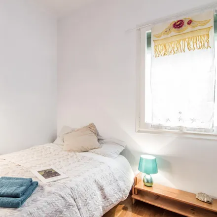 Rent this 4 bed room on Carrer de Saragossa in 43, 08006 Barcelona