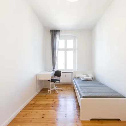 Rent this 7 bed room on Immanuelkirchstraße 17 in 10405 Berlin, Germany