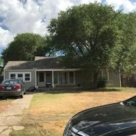 Image 2 - 2418 35th Street, Lubbock, TX 79412, USA - House for sale