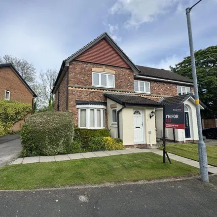 Rent this 3 bed duplex on Holbeck Close in Horwich, BL6 6RJ