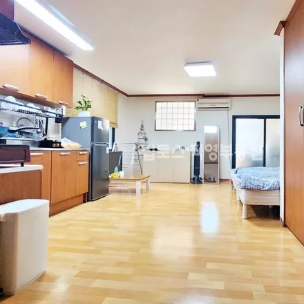 Rent this studio apartment on 서울특별시 강남구 대치동 920-12