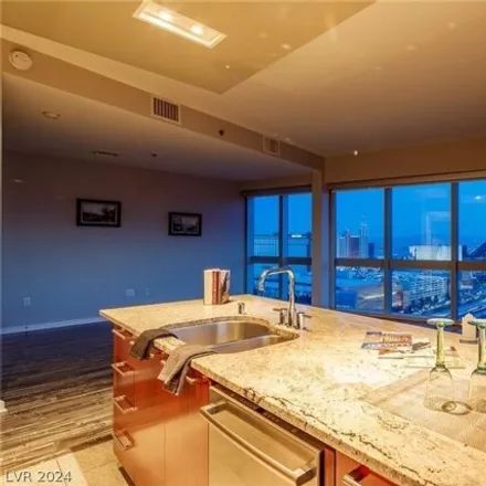 Image 3 - 4471 Dean Martin Drive, Paradise, NV 89103, USA - House for sale
