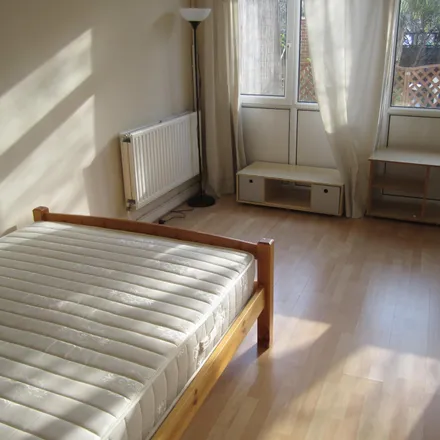 Image 3 - Pinnace House, 1-36 Manchester Road, Cubitt Town, London, E14 3JW, United Kingdom - Room for rent