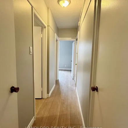 Image 7 - 10 Thorncliffe Avenue, Old Toronto, ON M4K 2R6, Canada - Apartment for rent