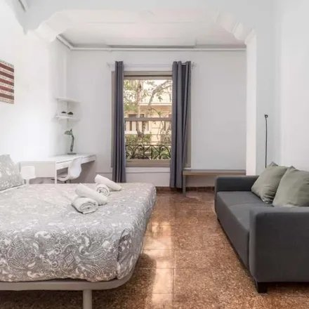 Rent this 8 bed room on Gran Via del Marqués del Túria in 46, 46005 Valencia