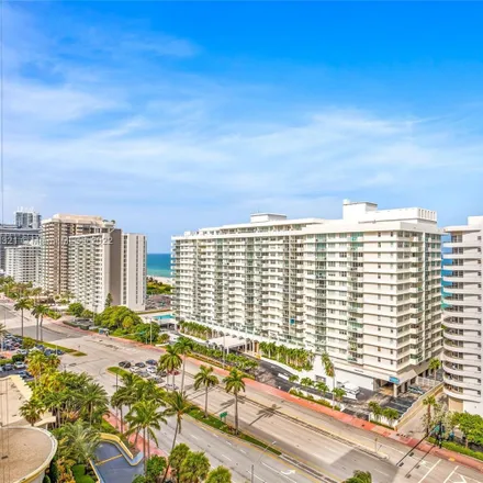 Image 1 - 5600 Collins Avenue, Miami Beach, FL 33140, USA - Condo for rent
