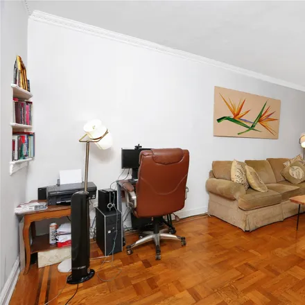 Image 6 - 1339 East 49th Street, New York, NY 11234, USA - House for sale