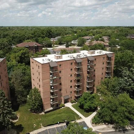 Buy this 2 bed condo on 5960 Lake Bluff Dr Unit 101 in Tinley Park, Illinois