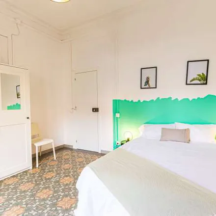 Rent this 6 bed apartment on Carrer de Viladomat in 119, 166
