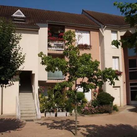 Rent this 3 bed apartment on Rue Benoist d'Azy in 58600 Fourchambault, France