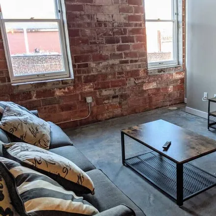 Rent this 2 bed apartment on Davenport