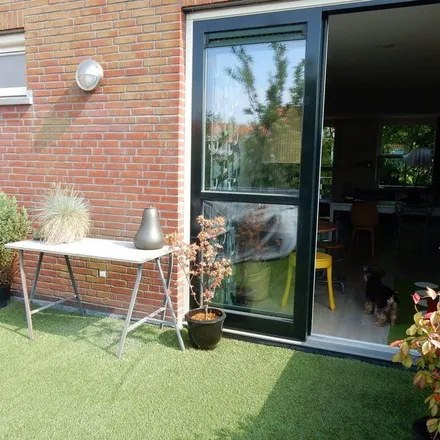 Rent this 4 bed apartment on Zuiderstraat 314C in 2611 SM Delft, Netherlands