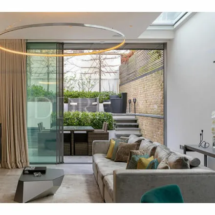 Rent this 5 bed townhouse on 97 Eaton Terrace in London, SW1W 8TW
