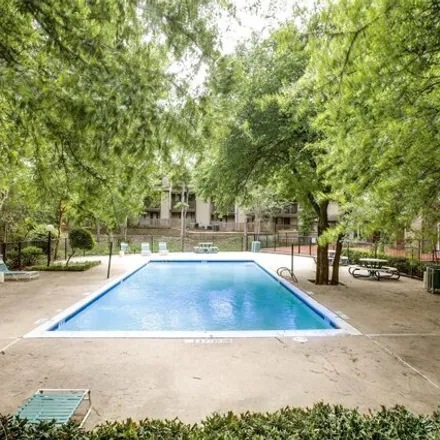 Image 4 - 9910 Royal Lane, Dallas, TX 75231, USA - Townhouse for sale