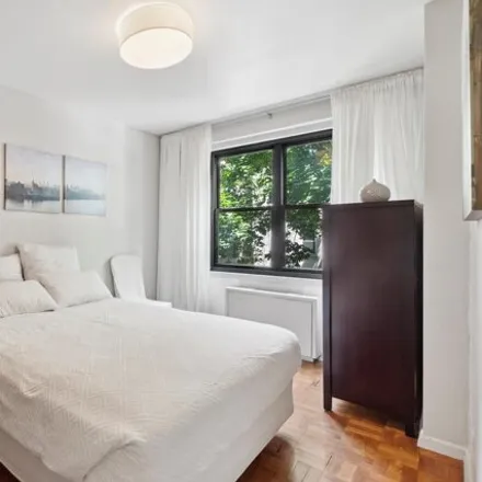 Image 5 - 315 E 65th St Apt 4A, New York, 10065 - Apartment for sale