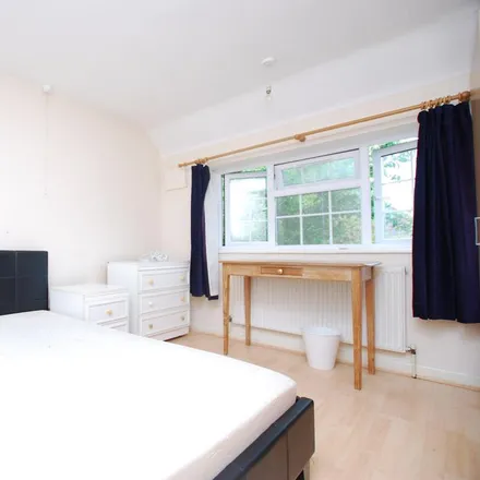 Image 7 - Pentreath Avenue, Guildford, GU2 7TA, United Kingdom - Duplex for rent