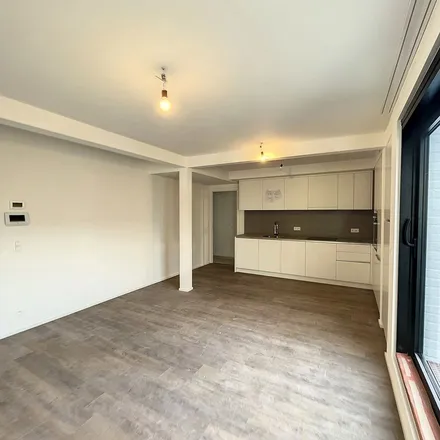 Rent this 2 bed apartment on Rue Mazy 78 in 5100 Jambes, Belgium