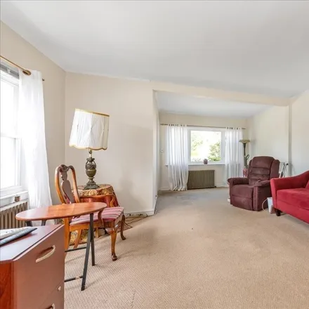 Image 2 - 200-02 33rd Avenue, New York, NY 11361, USA - House for sale