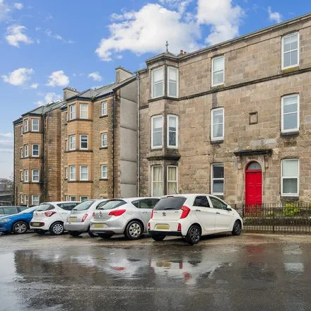 Rent this 2 bed apartment on Clydeshore Road in Dumbarton, G82 4AF