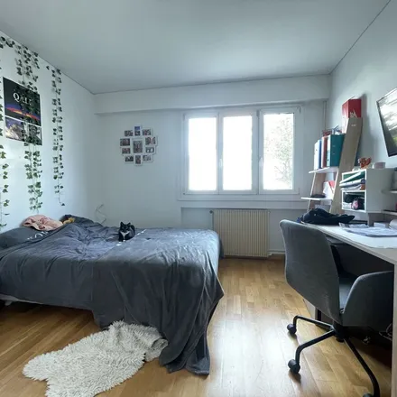 Rent this 3 bed apartment on Avenue de Maron in 54600 Villers-lès-Nancy, France