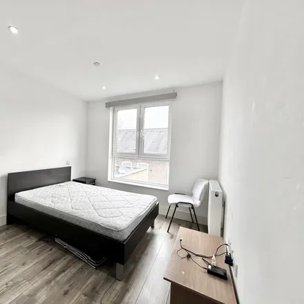 Image 5 - Savers, 307-311 Kilburn High Road, London, NW6 7FA, United Kingdom - Apartment for rent