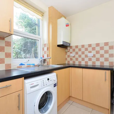 Rent this 3 bed apartment on 2 Brenthouse Road in London, E9 6QN