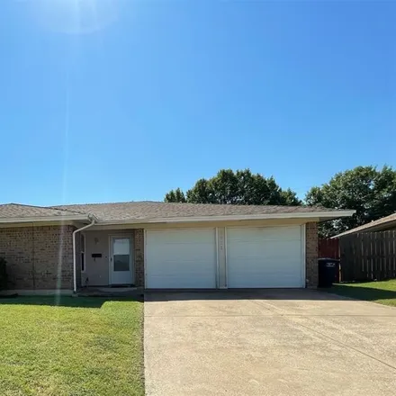 Rent this 3 bed house on 3921 Windhaven Road in Fort Worth, TX 76133