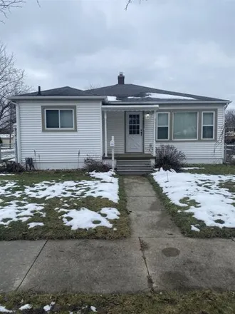 Buy this 2 bed house on 482 Elm Street in Bay City, MI 48706