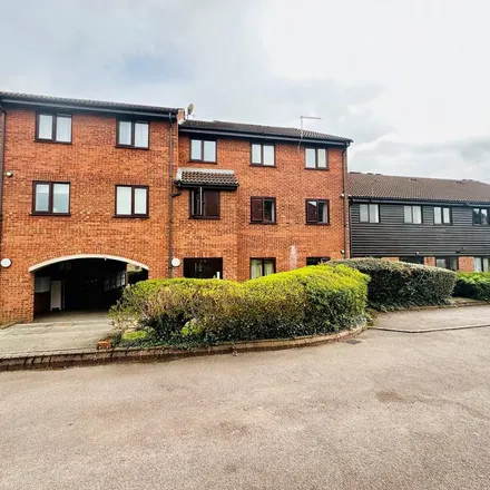 Rent this 1 bed apartment on Amwell Court in Hoddesdon, EN11 8UN