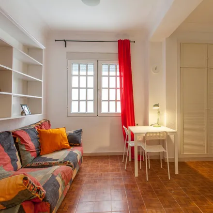 Rent this 4 bed room on Carrer de l'Escultor Josep Capuz in 17, 46005 Valencia
