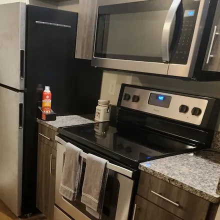 Rent this 1 bed condo on Richmond