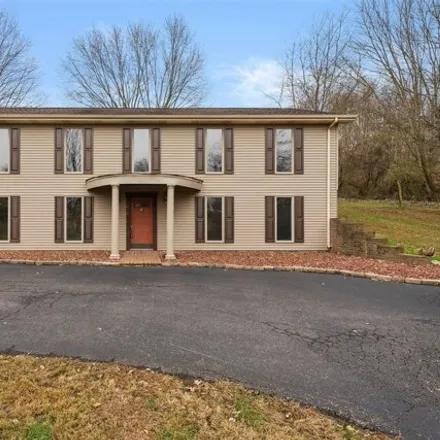 Buy this 5 bed house on Beaver Trl in Glasgow, KY 42141