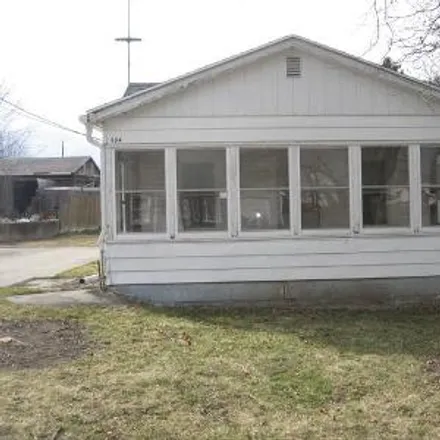 Buy this 2 bed house on 956 Howell Avenue in Adrian, MI 49221