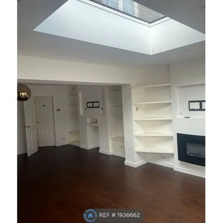 Image 2 - The Cobbles, London, RM14 1YA, United Kingdom - Duplex for rent