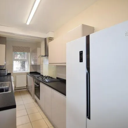 Rent this 5 bed townhouse on 458 Ecclesall Road in Sheffield, S11 8PJ