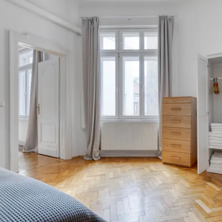 Rent this 3 bed apartment on Erste Bank in Landstraßer Hauptstraße 58, 1030 Vienna