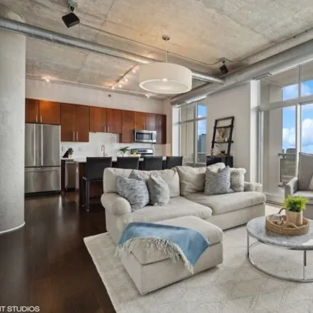 Image 2 - Two River Place, 718-720 North Larrabee Street, Chicago, IL 60661, USA - Condo for sale