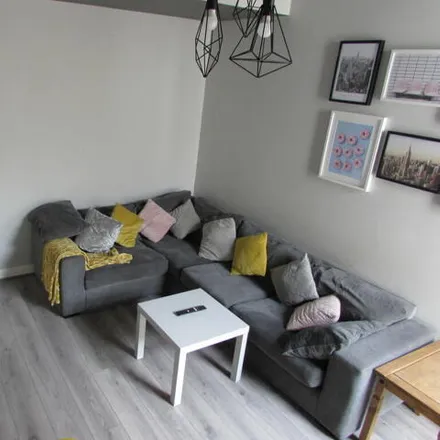 Rent this 6 bed townhouse on Hannan Road in Liverpool, L6 6DA