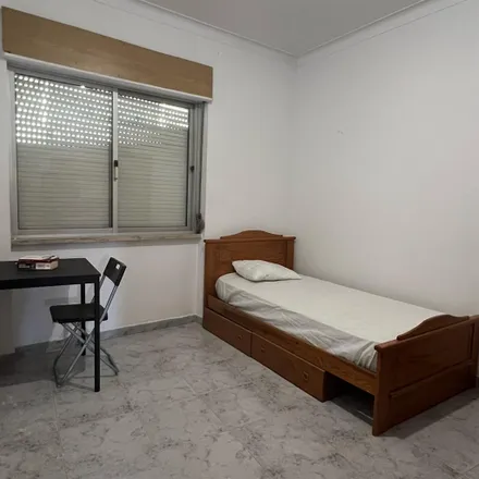 Rent this 1 bed room on Rua General Humberto Delgado 15 in 2845-160 Amora, Portugal