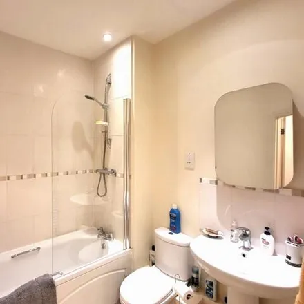 Image 5 - unnamed road, North Watford, WD17 4AQ, United Kingdom - Apartment for sale