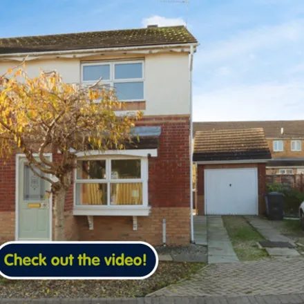 Buy this 2 bed house on Foxglove Close in Hull, HU7 3HD