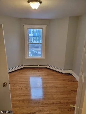 Image 3 - 125 North 16th Street, Ampere, East Orange, NJ 07017, USA - Townhouse for rent