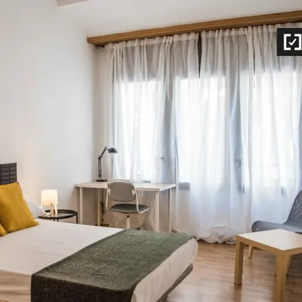 Rent this 6 bed room on North Station in Carrer de Xàtiva, 24