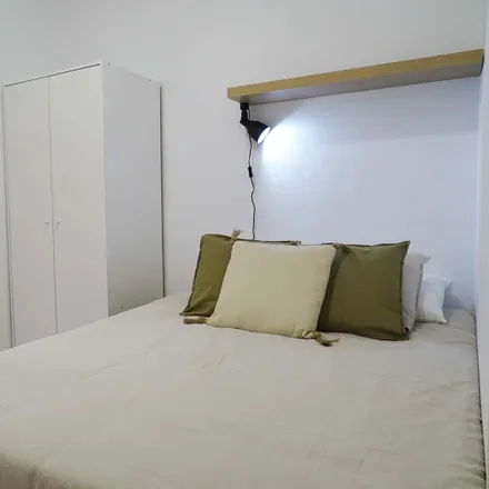 Rent this 3 bed room on Carrer de Pallars in 320, 08005 Barcelona