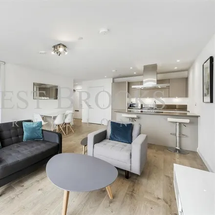 Rent this 1 bed apartment on Roosevelt Tower in 18 Williamsburg Plaza, London