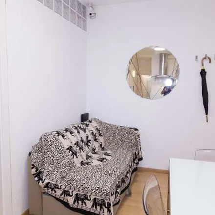 Image 5 - Carrer d'Osona, 4, 08023 Barcelona, Spain - Apartment for rent
