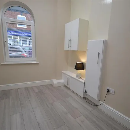 Rent this 2 bed apartment on Red Chilli in 46 Beancroft Road, Castleford