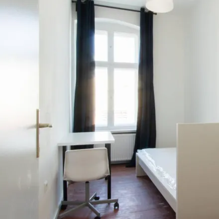 Rent this 4 bed room on Heinrich-Roller-Straße 10 in 10405 Berlin, Germany
