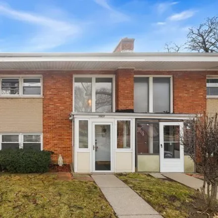 Buy this 3 bed house on 3600 West Pratt Avenue in Lincolnwood, Niles Township